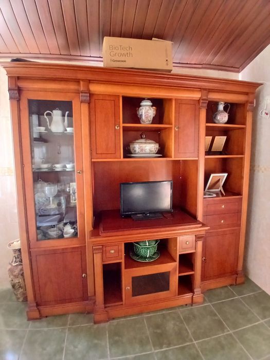 Móvel de sala em cerejeira