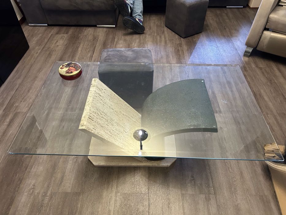 Mesa de centro  com tampo de vidro e base de mármore