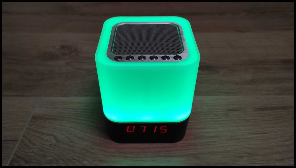 Продам блютуз колонку + світильник + годинник + будильник + mp3 плеєр.
