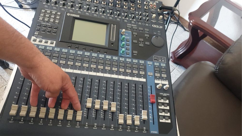 Mesa digital yamaha  01V96 VCM