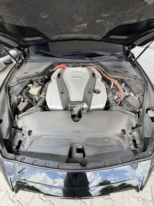 Infiniti Q50 2015г 3.5 Hybrid 141т км.