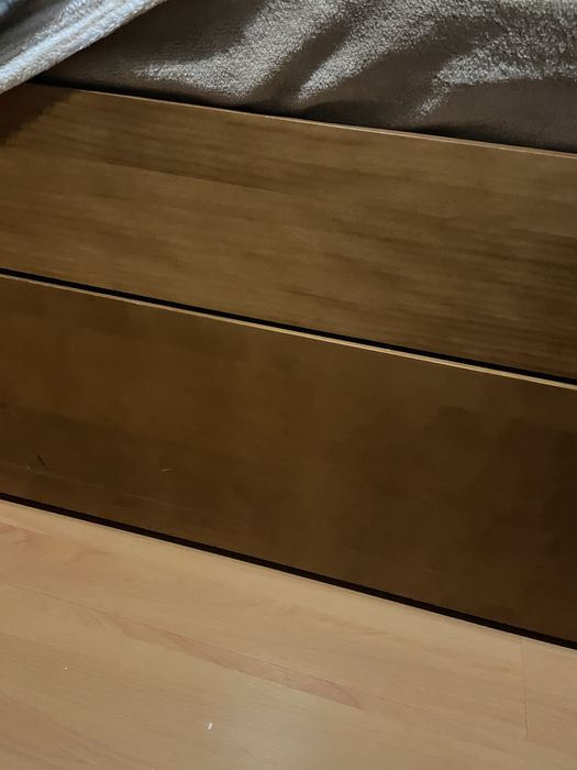 Cama de solteiro com segundo colchão em gavetão com sistema elevatório em bom estado