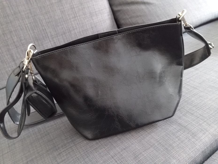 Nova bolsa de couro feminina de marca de designer independente. Por fa