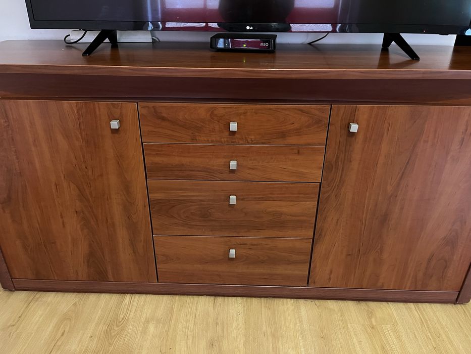 Aparador com muita arrumacao