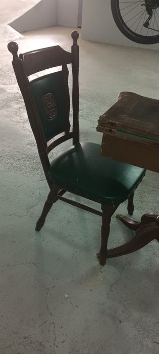 Mesa de jogos com 2 cadeiras