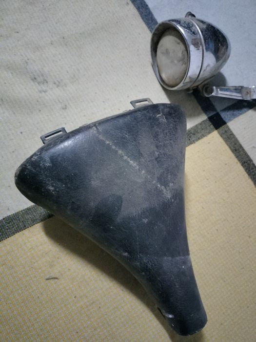 Selim e foco luz bicicleta pasteleira