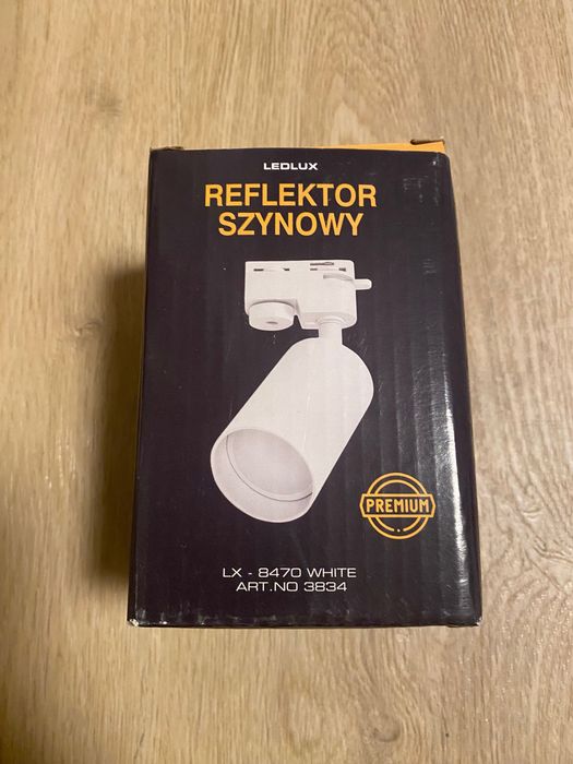 Oświetlenie szynowe: 4x reflektor plus szyna 2 m