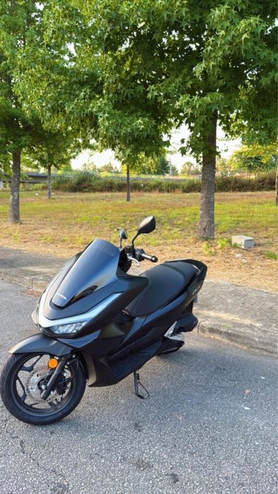 Troco em carro PCX 2025