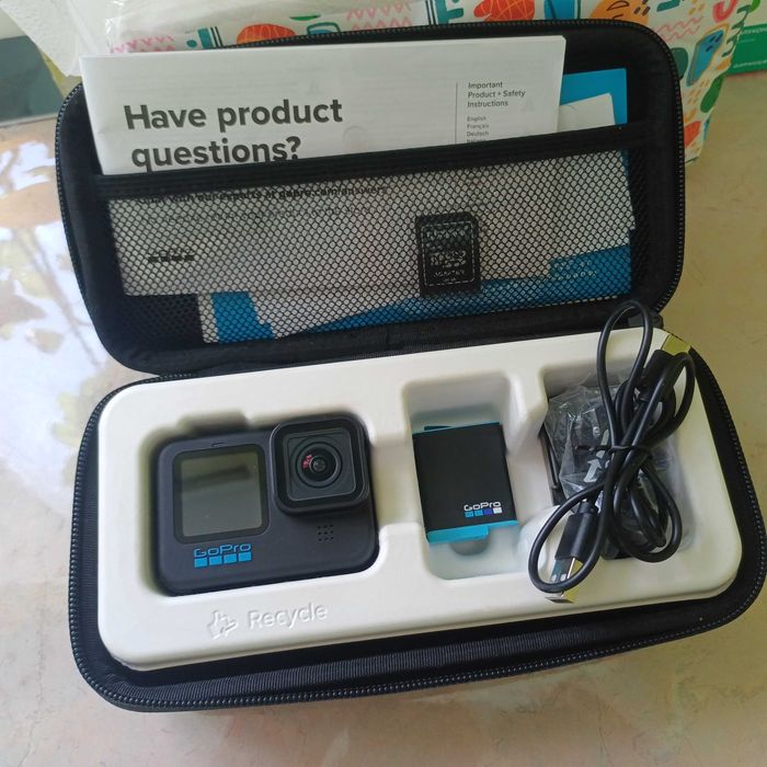 GoPro Hero 10 Black з флешкою в комплекті