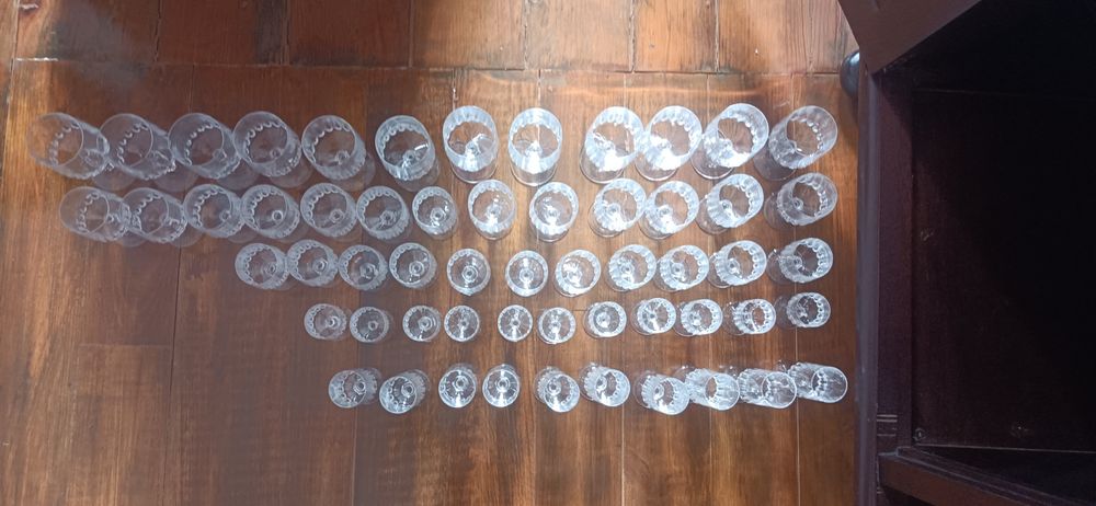 Conjunto de 57 copos coleção Vendôme Taille Lance da Cristal d'Arques Durand