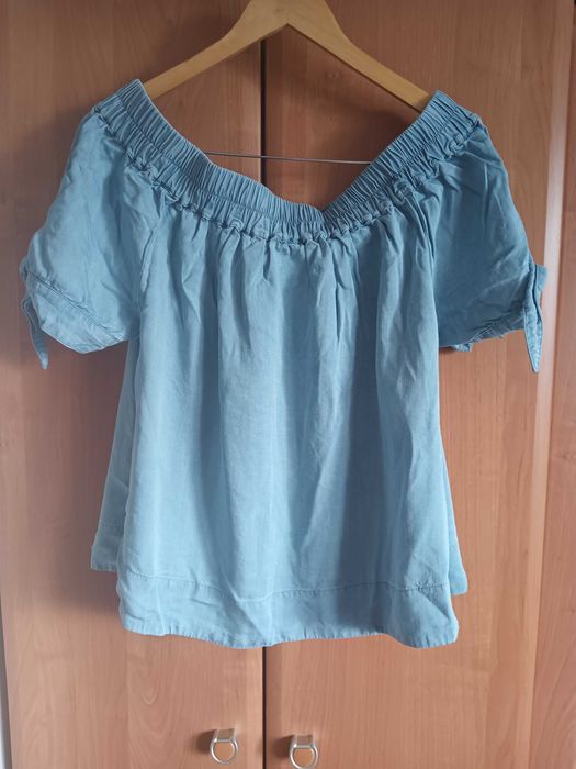 Niebieska bluzka