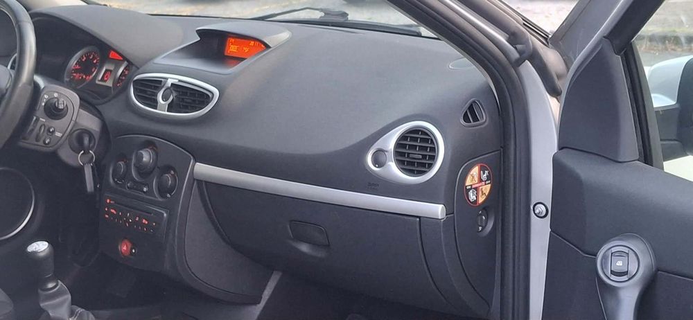 Renault clio break 
Ano 2009
1.5 disel.
300 mil kms 
Impecável em todos aspectos 
Sem nada apontar 
Revisoa efectuada 
Duas chaves 
Arcondicionado 
Vi