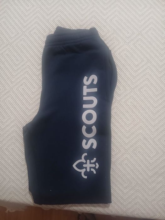 Vende-se roupa de escoteiros nunca usada