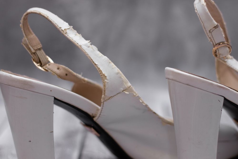 Босоніжки білі під реставрацію