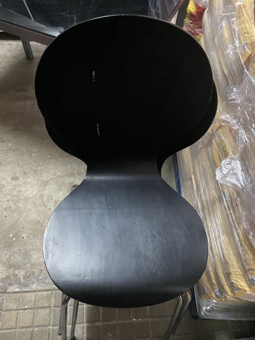 Mesa com tampo de vidro e 3 cadeiras