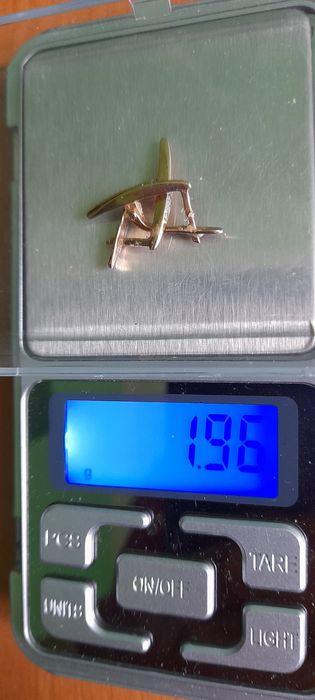 Золотые серьги 1.96г,