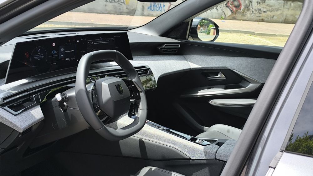 Peugeot 3008 hibrid 2025 6000 km