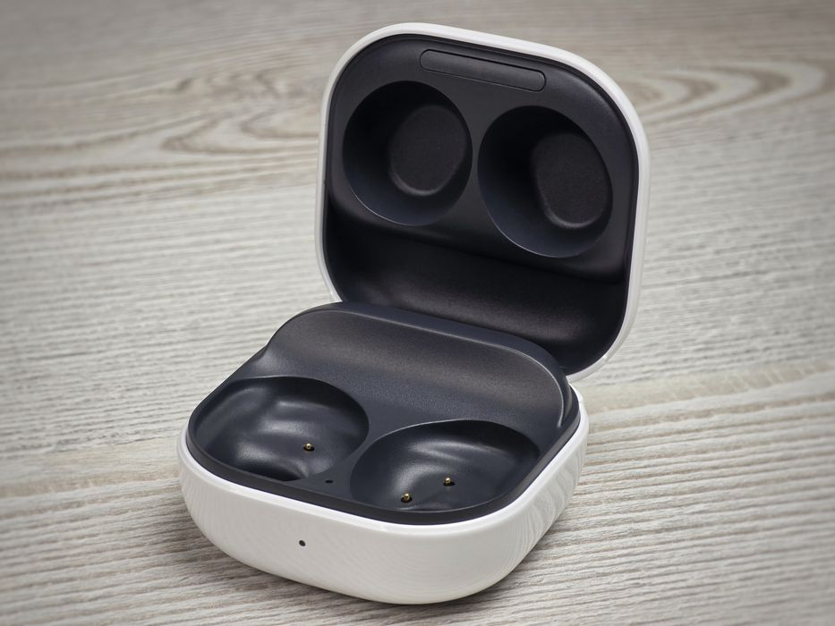 Зарядний кейс для навушників Samsung Galaxy Buds FE Graphite (SM-R400)