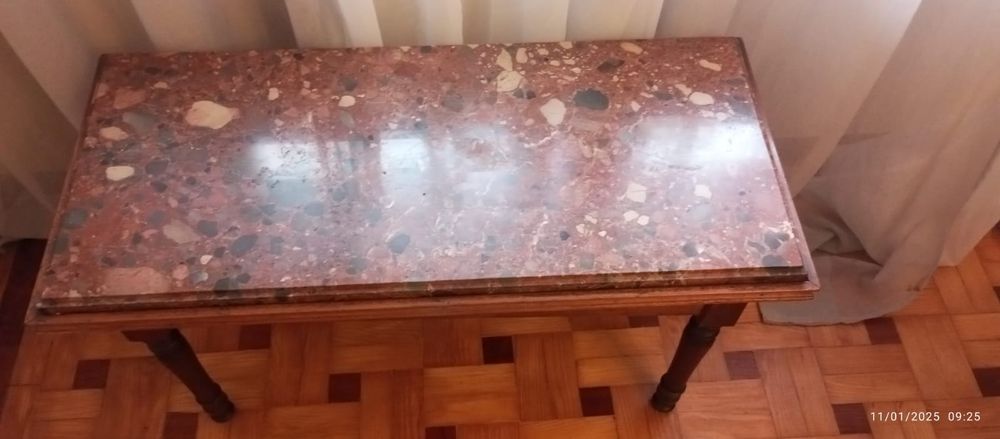 Mesa de sala estar.