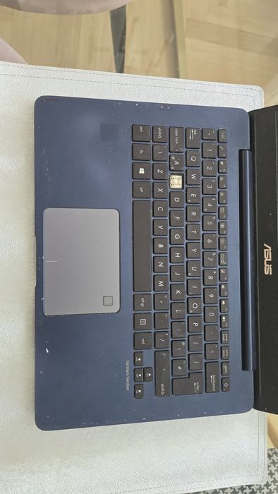 ASUS ZenBook UX430UA – i7 / 8 GB RAM / 256 GB SSD / Windows 11