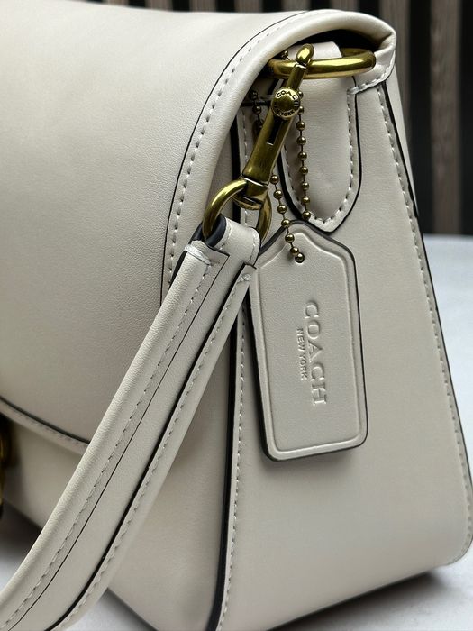 Жіноча сумка шкіряна Coach Soft Tabby Shoulder Bag молочна