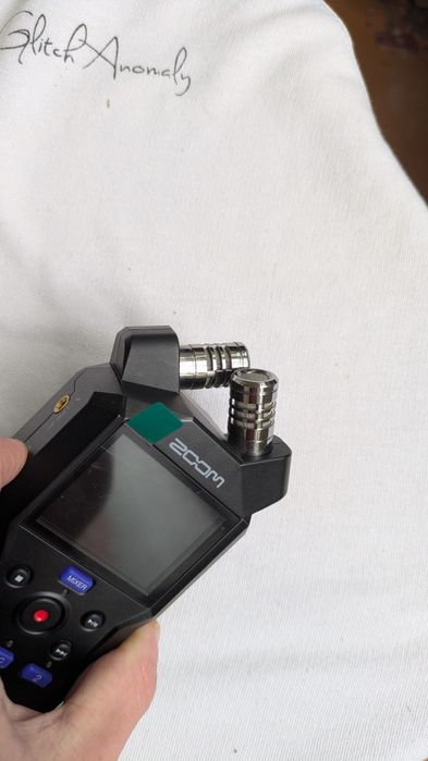 Рекордер Zoom h4 essential