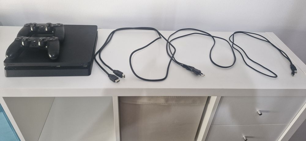 Play  Station 4 (ps4) Slim