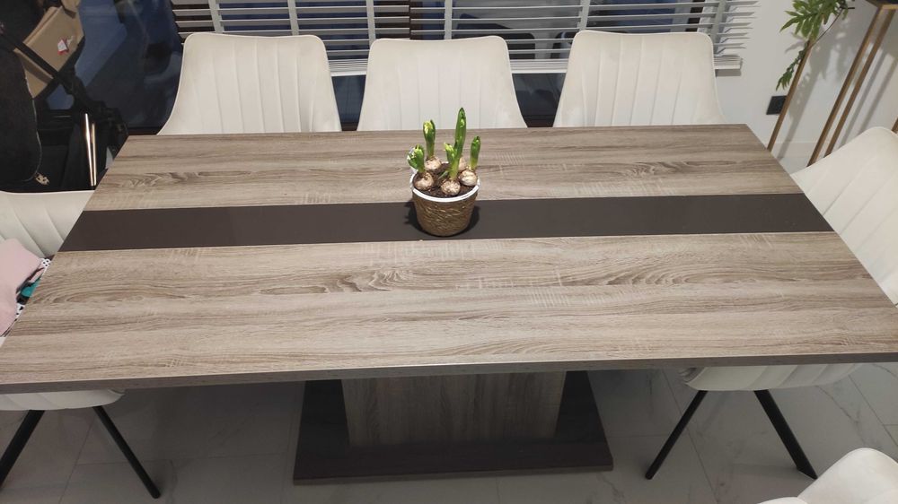 Stół 180*90 ma 8 osób