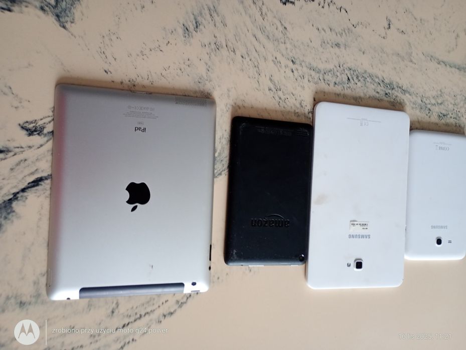 Zestaw tabletów na części