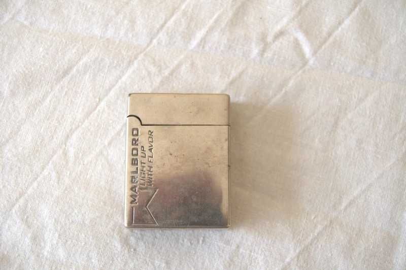 Srebrna zapalniczka vintage Marlboro Light up with flavor, Daje iskrę!