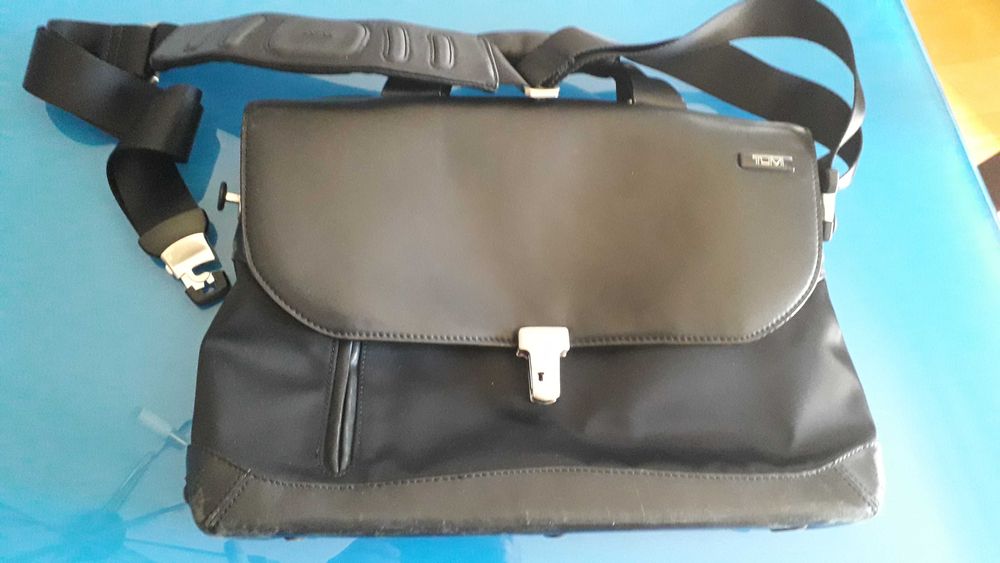 Pasta/Mala TUMI em pele de cor preta