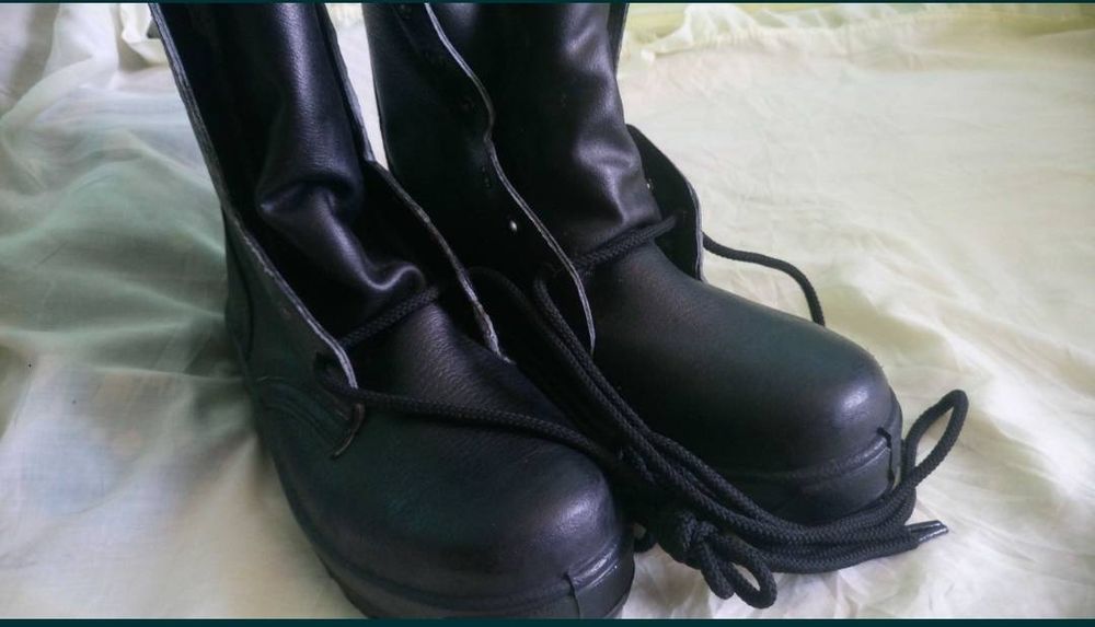 Продаются новые зимние берцы 42 р.
