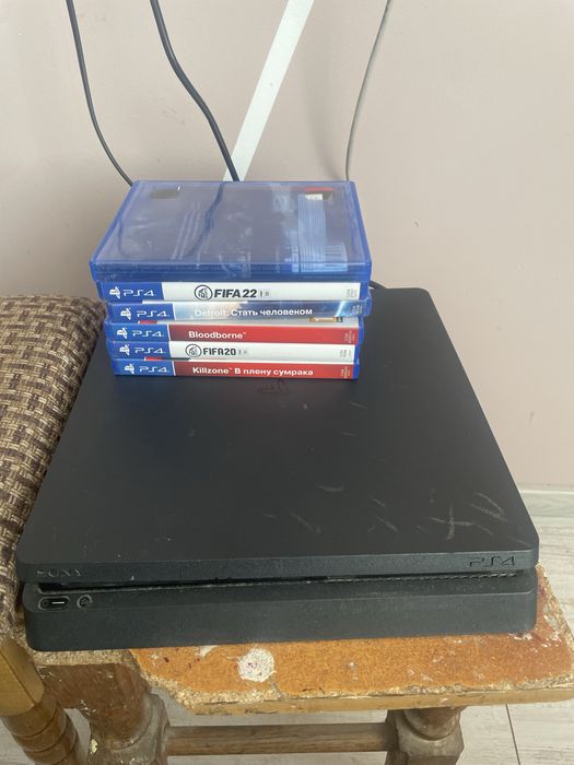 Ps4 slim 1tb +диски (є проблеми з дисководом)