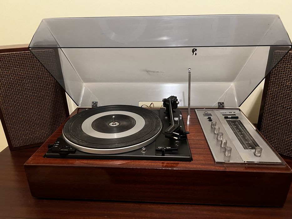 Gira-discos vintage marca DUAL