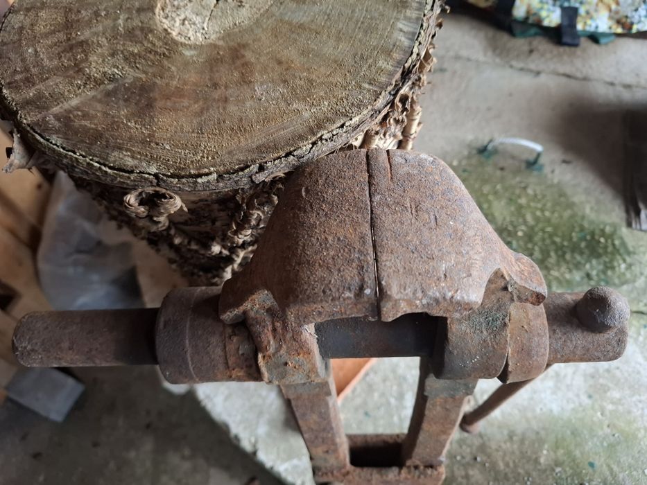 Blacksmith's Vertical Lathe424492810235422724