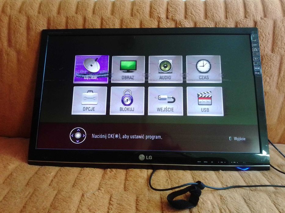 Telewizor LED Lg DM2780D-PZ