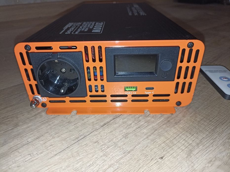 Інвертор DATOUBOSS 2000Ватт, 24/220 + подарунок.