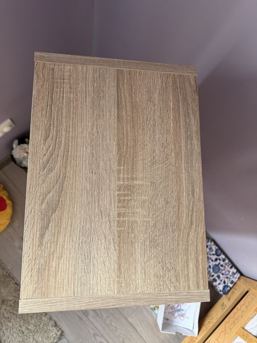 Зручний стелаж для книг або маленьких речей