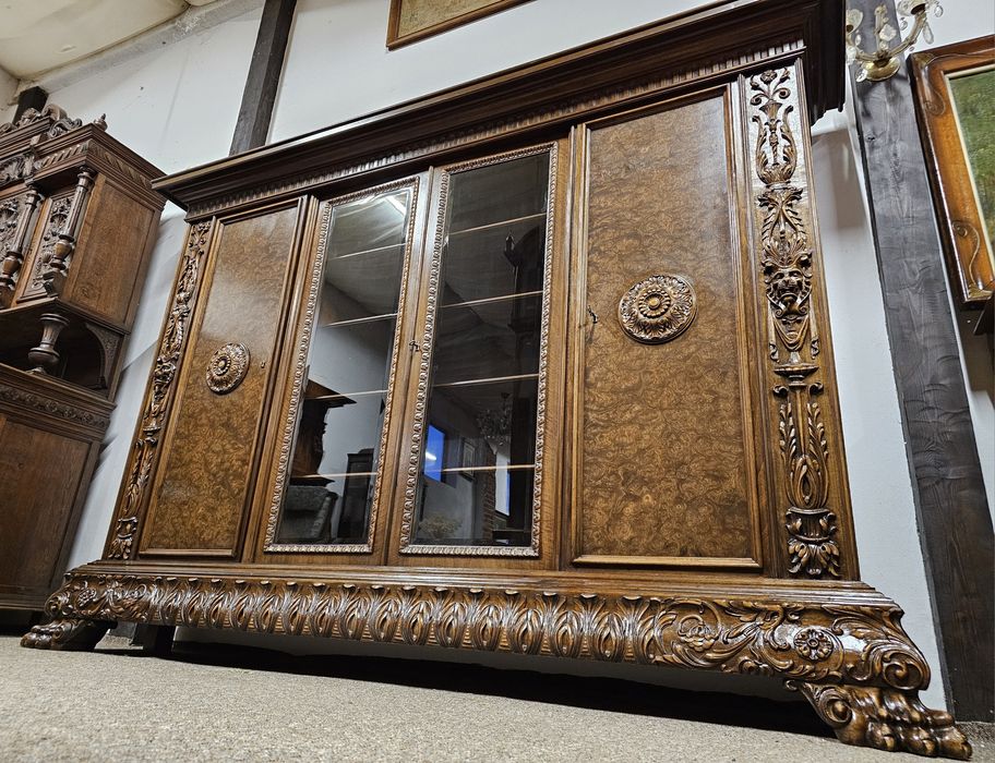 Biblioteka na lwim pazurze