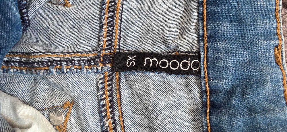 Spodnie jeansowe z dziurami  moodo xs