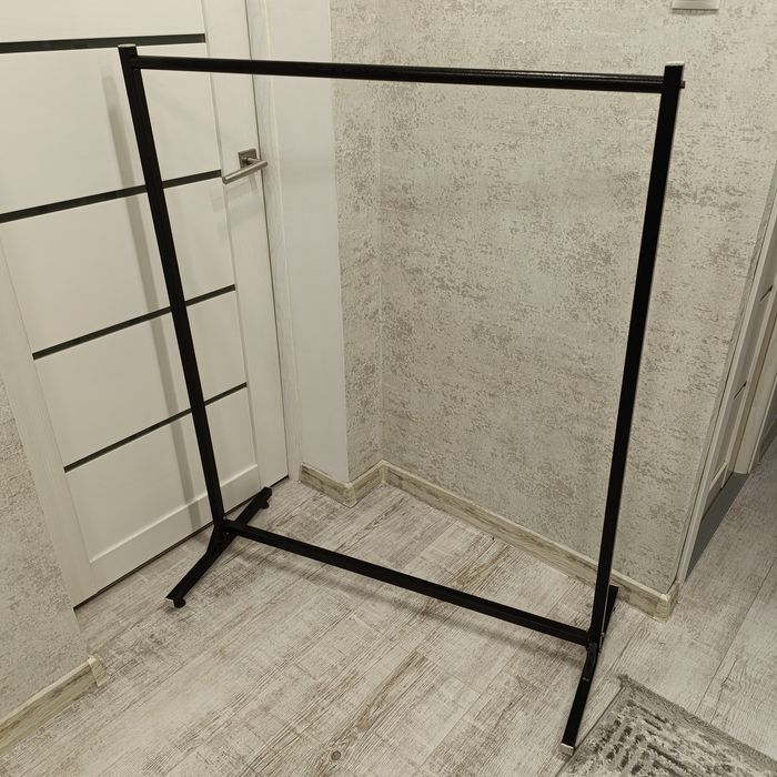 Вішалка стійка для одягу