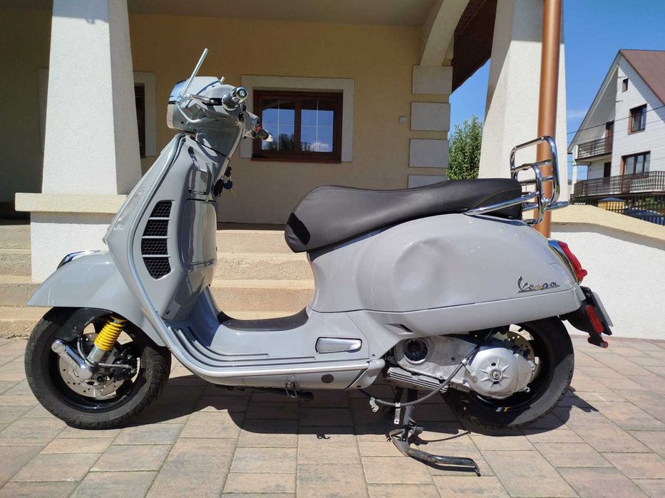 Piaggio Vespa GTS 300, rok 2020