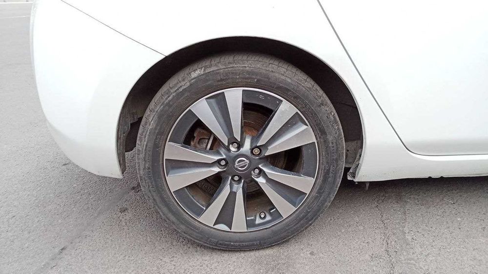 nissan leaf SV 2016 30 квч 54т км белый сша 11 из 12