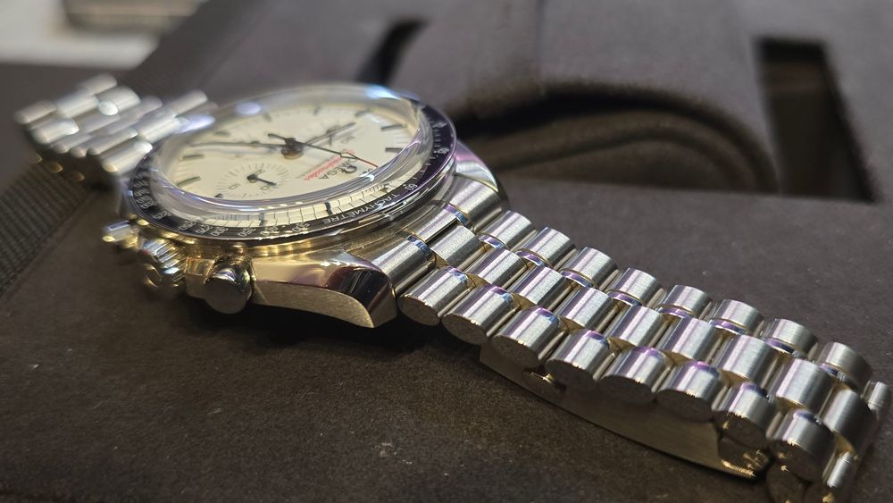 Omega Speedmaster White 310.30.42.50.04.001