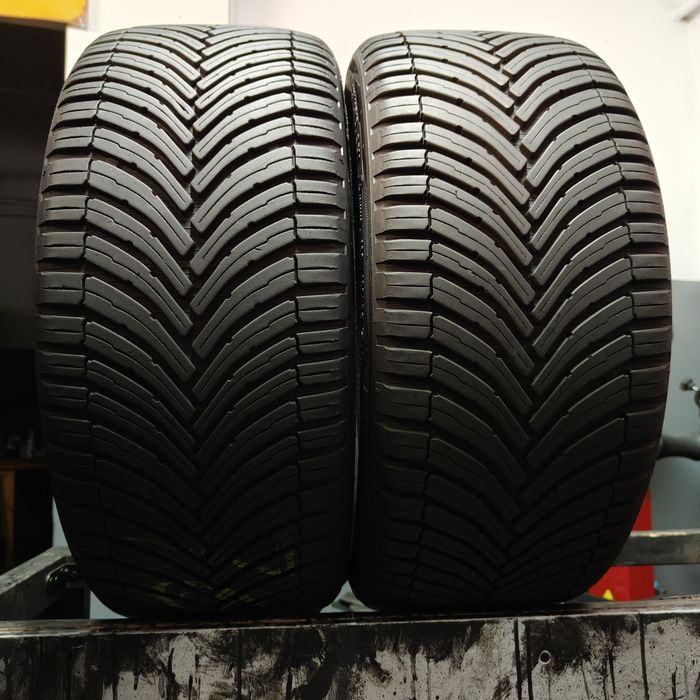 225/40/18 XL Sprzedam parę opon całorocznych Bridgestone