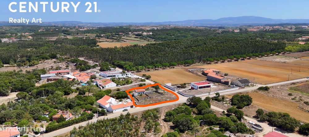 Terreno Urbano com moradia e projeto aprovado – Cezaredes, Lourinhã