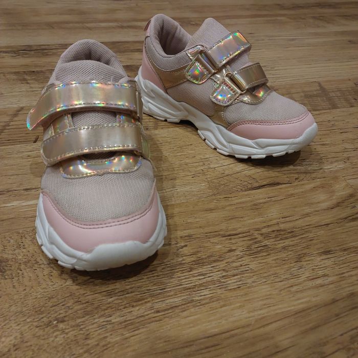 Sprzedam dziewczece adidaski