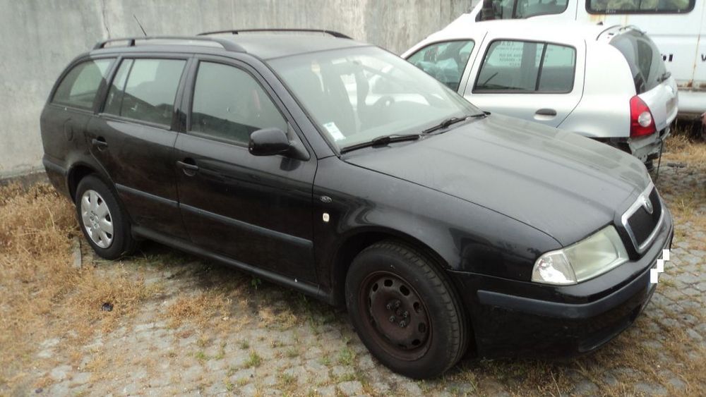 Skoda Octavia Combi 1.6i 2001 - Para Peças