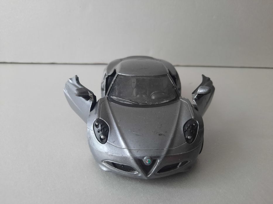 Модель Альфа Ромео 4C