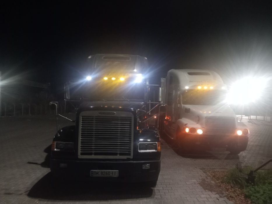 Американець  тягач фредлайнер 120